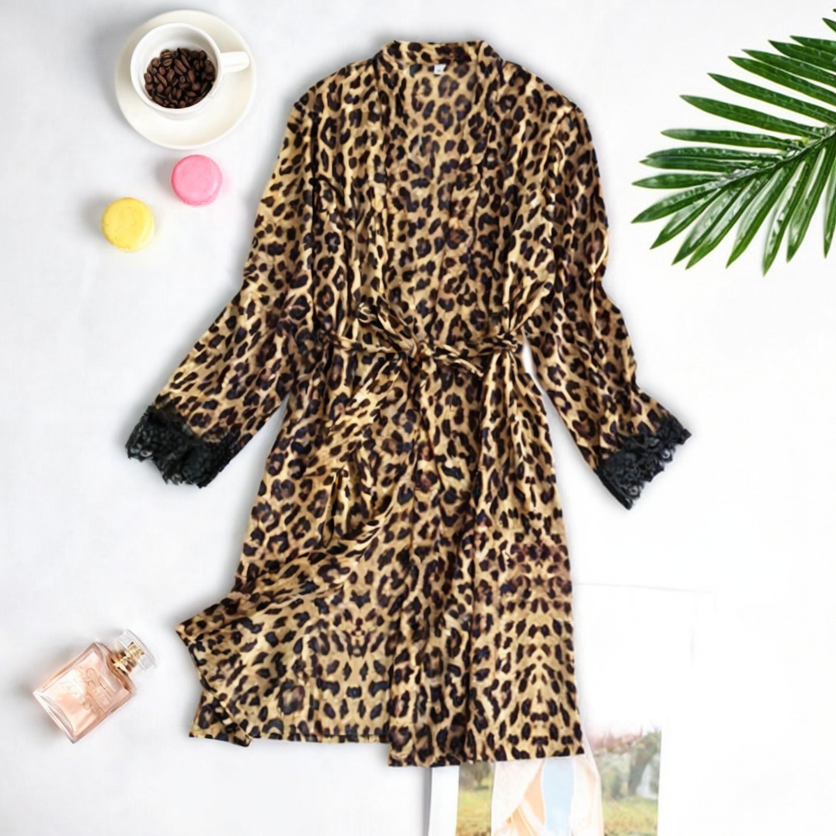 Peignoir kurz mit Leopardenmuster und Spitzendetails