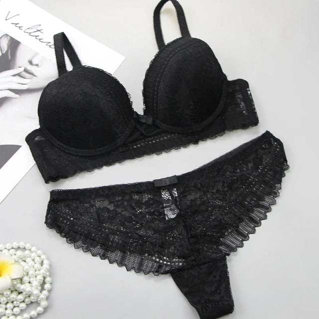 Unterwäsche-Set aus Spitze mit dekorativem Zirkonia und Blumenthema mit Schleifen