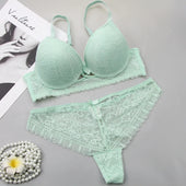 Unterwäsche-Set aus Spitze mit dekorativem Zirkonia und Blumenthema mit Schleifen
