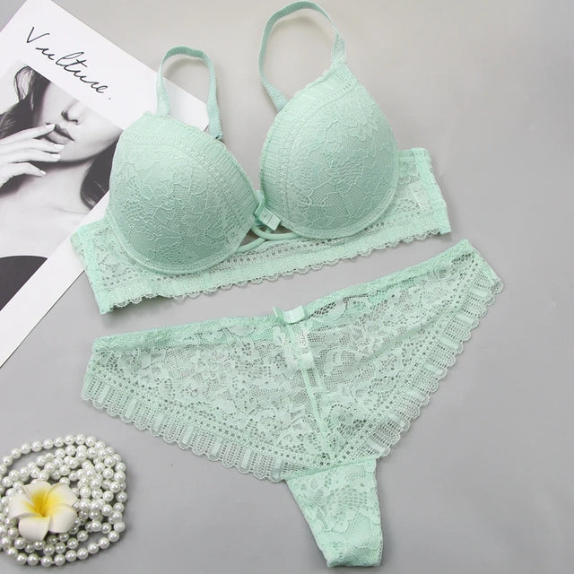 Unterwäsche-Set aus Spitze mit dekorativem Zirkonia und Blumenthema mit Schleifen