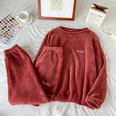 Damenpyjamas mit der Aufschrift-Bombardina.de