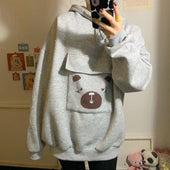 Damen-Sweatshirt mit Kapuze und einer Tasche mit einem Bären-Bombardina.de