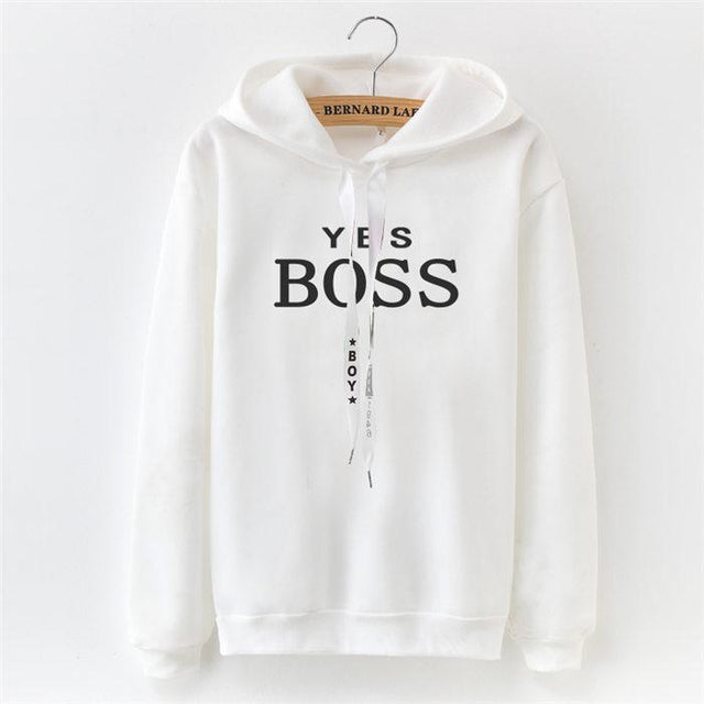 Damen-Sweatshirt mit Kapuze und Inschriften auf den Saiten-Bombardina.de