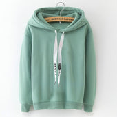 Damen-Sweatshirt mit Kapuze und Aufschrift auf den Saiten-Bombardina.de