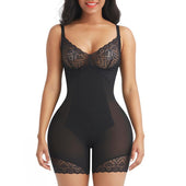 Figurformender Body mit Spitze-Bombardina.de