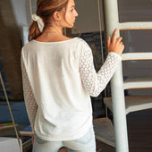 Damen-T-Shirt mit V-Ausschnitt und Spitze-Bombardina.de