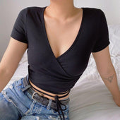 Damen-T-Shirt mit V-Ausschnitt und Bindung-Bombardina.de