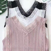 Damen-T-Shirt mit V-Ausschnitt und Spitze-Bombardina.de