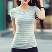 Gestreiftes Damen-T-Shirt mit V-Ausschnitt-Bombardina.de