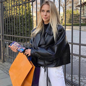 Damenlederjacke mit einer Tasche an der Seite-Bombardina.de