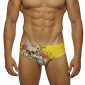 Herren-Badehose mit Totenköpfen-Bombardina.de