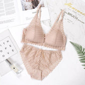 Ein Satz Unterwäsche mit einem Bralette-Bombardina.de
