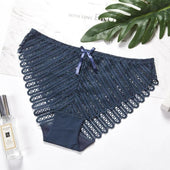 Ein Satz Unterwäsche mit einem Bralette-Bombardina.de