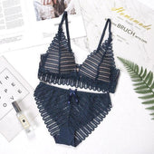 Ein Satz Unterwäsche mit einem Bralette-Bombardina.de