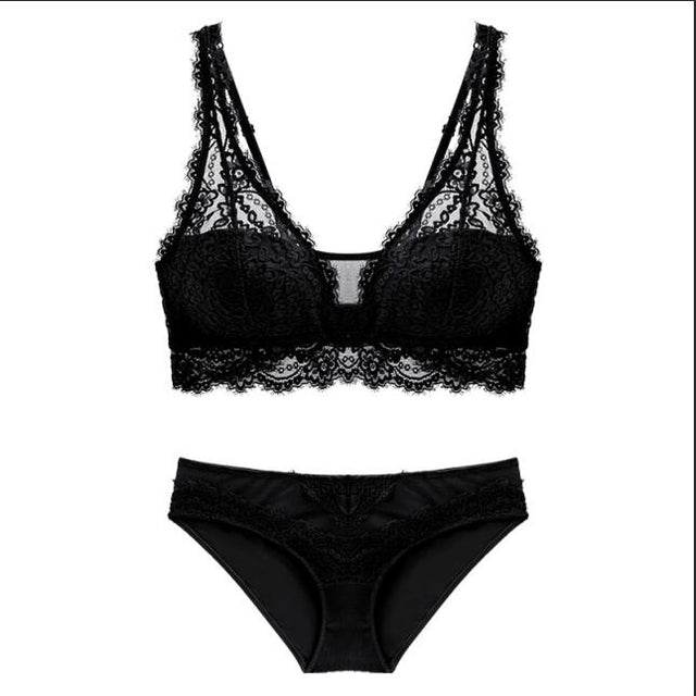 Ein Satz Spitzenunterwäsche mit einem Bralette-Bombardina.de