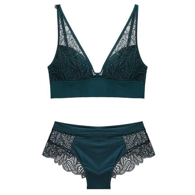 Ein Satz Unterwäsche mit einem Bralette-Bombardina.de