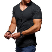 Herren-T-Shirt mit V-Ausschnitt und Reißverschluss am Ärmel-Bombardina.de