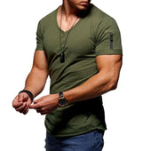 Herren-T-Shirt mit V-Ausschnitt und Reißverschluss am Ärmel-Bombardina.de