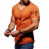 Herren-T-Shirt mit V-Ausschnitt und Reißverschluss am Ärmel-Bombardina.de