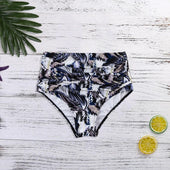 Hoch taillierte Bikinihose mit Blumenmotiv-Bombardina.de