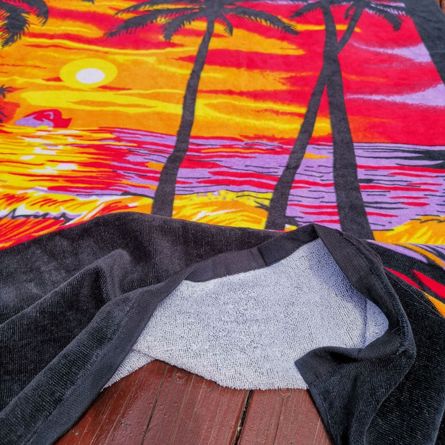 Strandtuch mit buntem Aufdruck-Bombardina.de