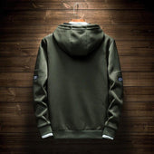 Ein Herren-Sweatshirt mit einer Aufschrift auf den Ärmeln-Bombardina.de