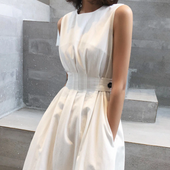 Midikleid mit Knöpfen an der Taille-Bombardina.de